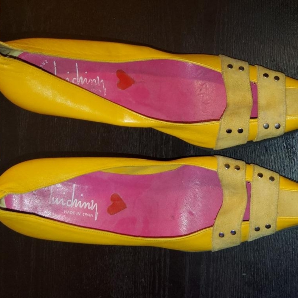 YELLOW PUMPS